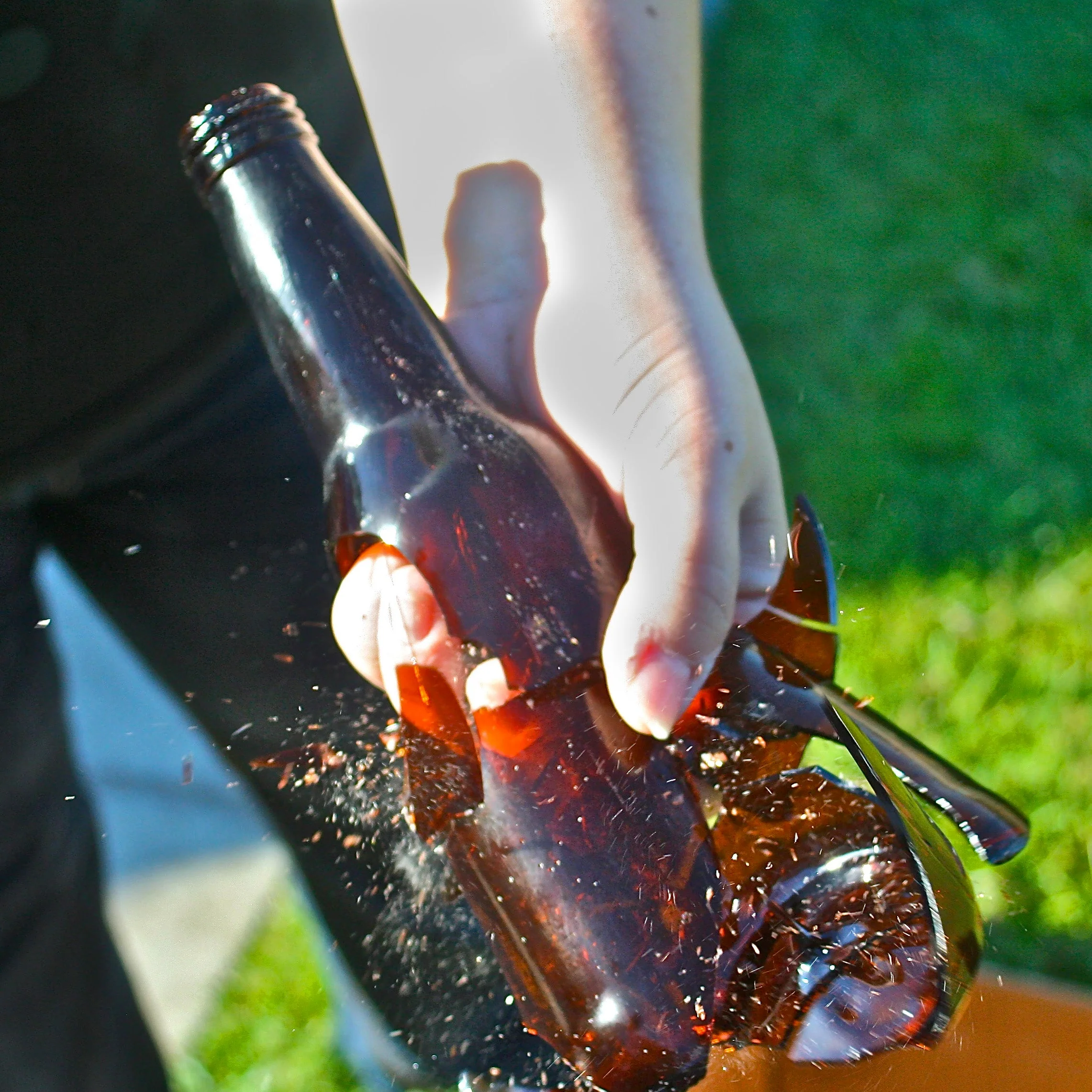 SMASHProps Breakaway Standard Beer or Soda Bottle Prop - Image 3